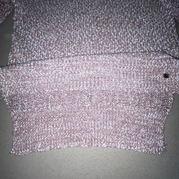 Volcom sweater. Its a little oversized size small - Picture 4 of 7
